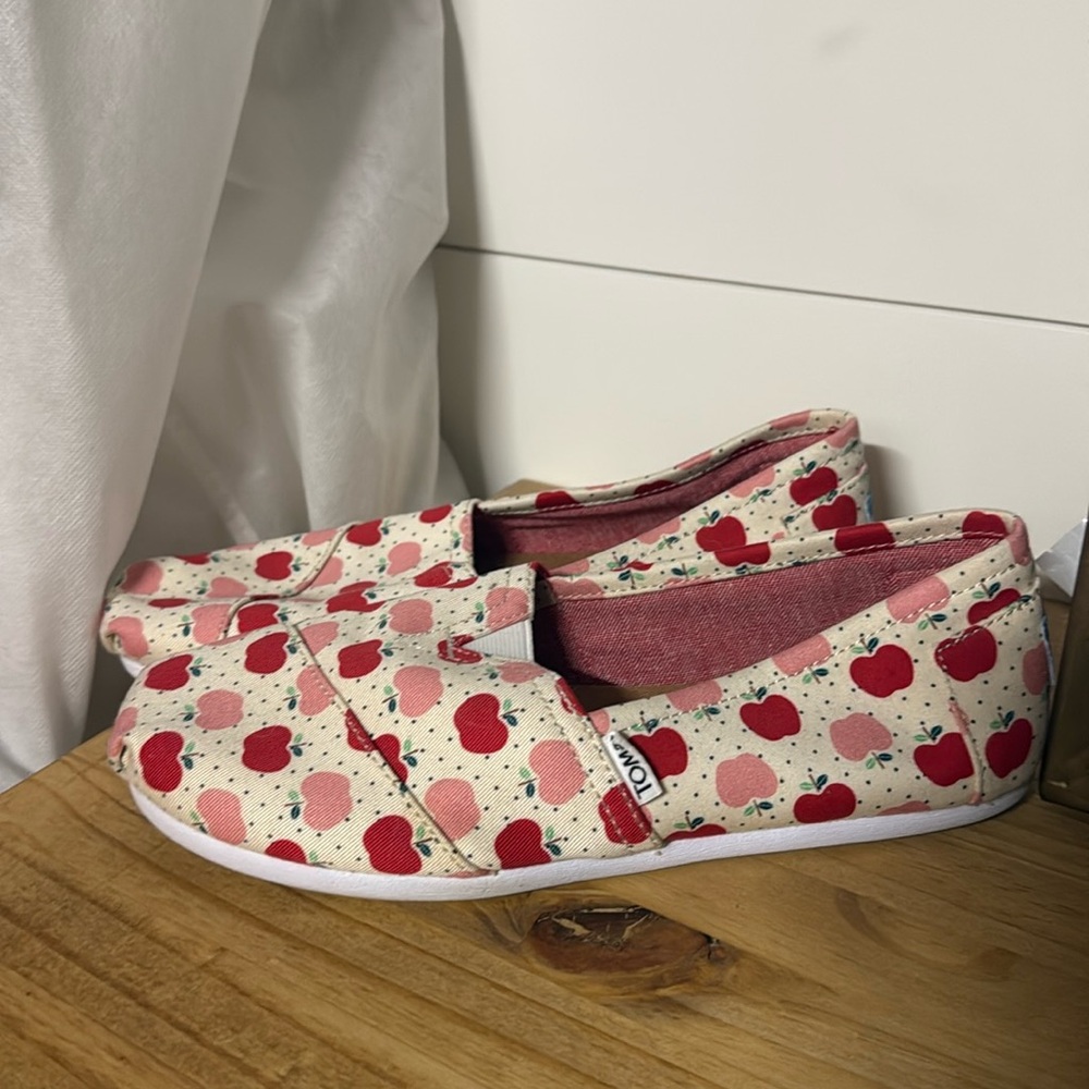 Toms Apples ( Teacher Shoes) 8.5 women